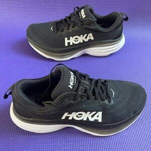HOKA ONE ONE men’s Bondi 8 athletic shoe size 9B black/white